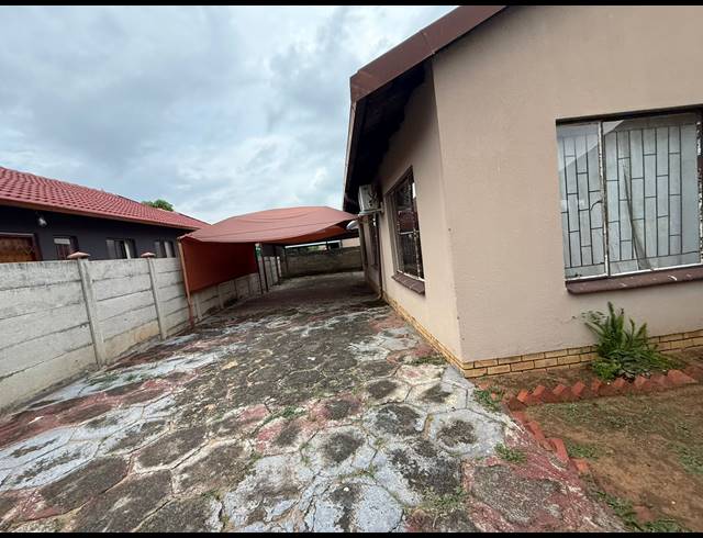 3 BEDROOM HOUSE FOR SALE IN TLHABANE WEST
